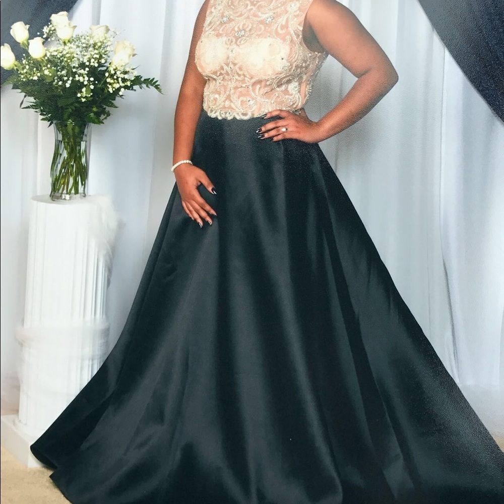 Prom dress - Picture 2 of 2